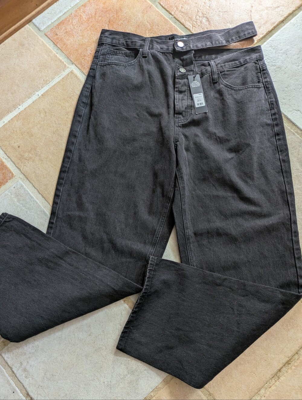 Fashion Nova Take A Peek Cut Out Straight Leg, High Rise Jeans. Sz 15. NWT